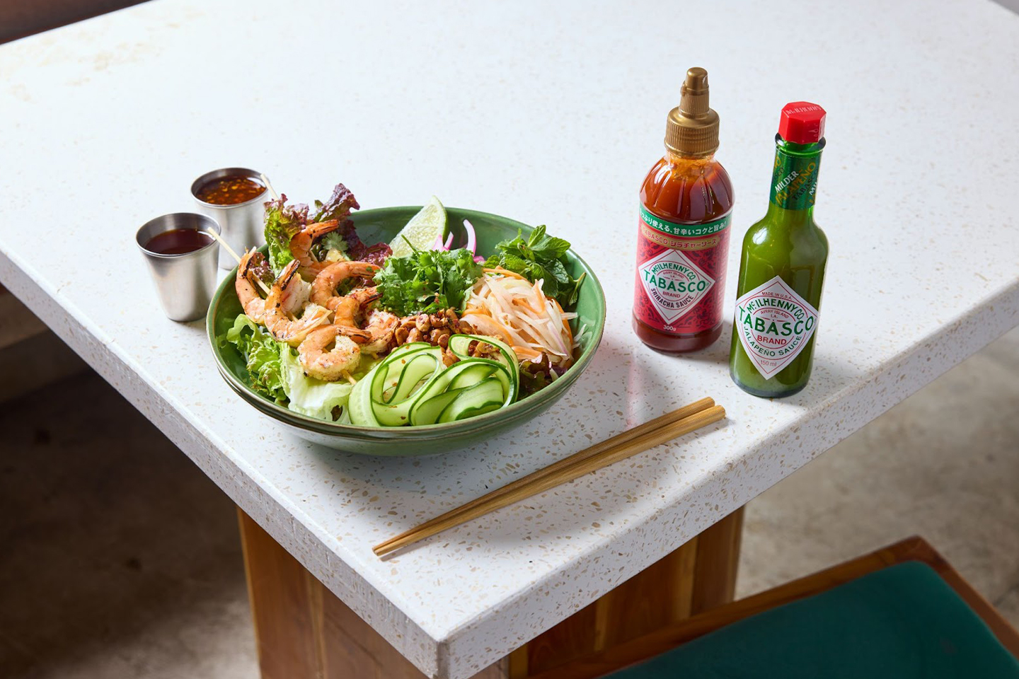 エビの冷やしアジアンヌードル × TABASCO®シラチャーソース&TABASCO®ハラペーニョソース