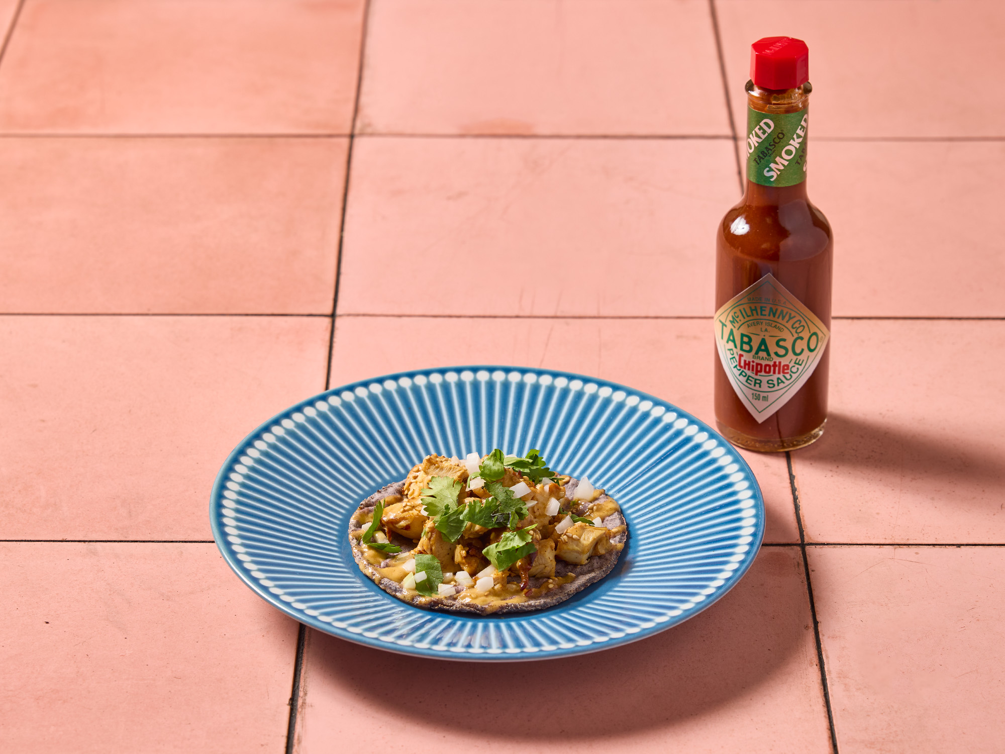 ハニー・チポートレイ・チキンタコス×TABASCO®チポートレイソース
