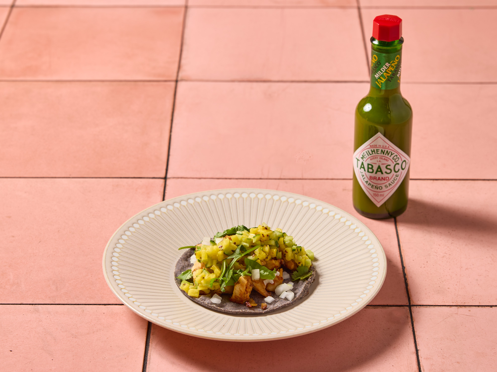 シトラスチキンとパイナップルタコス×TABASCO®ハラペーニョソース